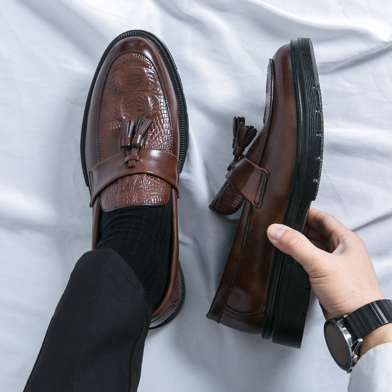 Mens Grooming On Sale - メンズシューズ革メンズファッション春タッセルローファーホット販売手作りビジネスシューズ高級ブランドレースアップ男性の新郎靴